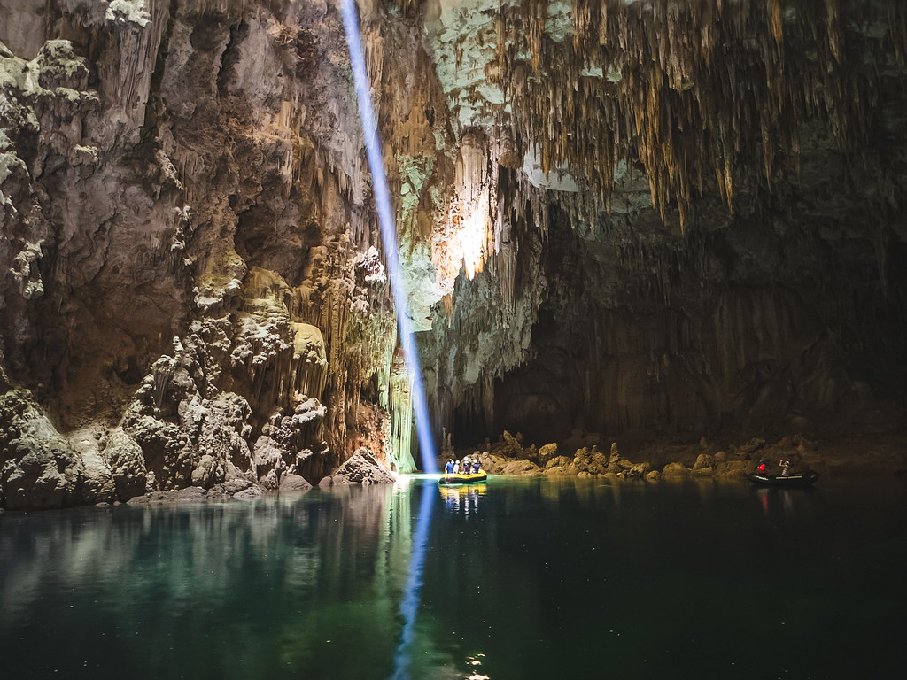 Boat entering the Blue Lake Cave, Bonito
